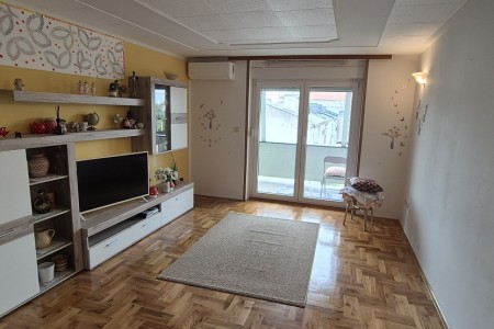 Valpovo, trosoban stan u centru, 75,69 m2