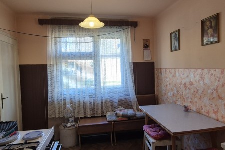 Belišće, dvosoban stan u prizemlju, centar, 50 m2